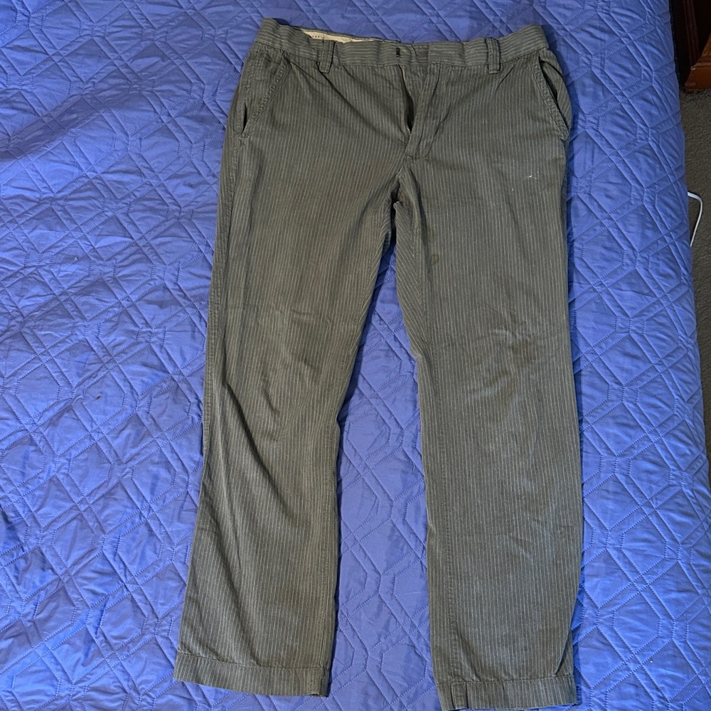 GAP Men's Pinstripe Khaki Pants in Grey